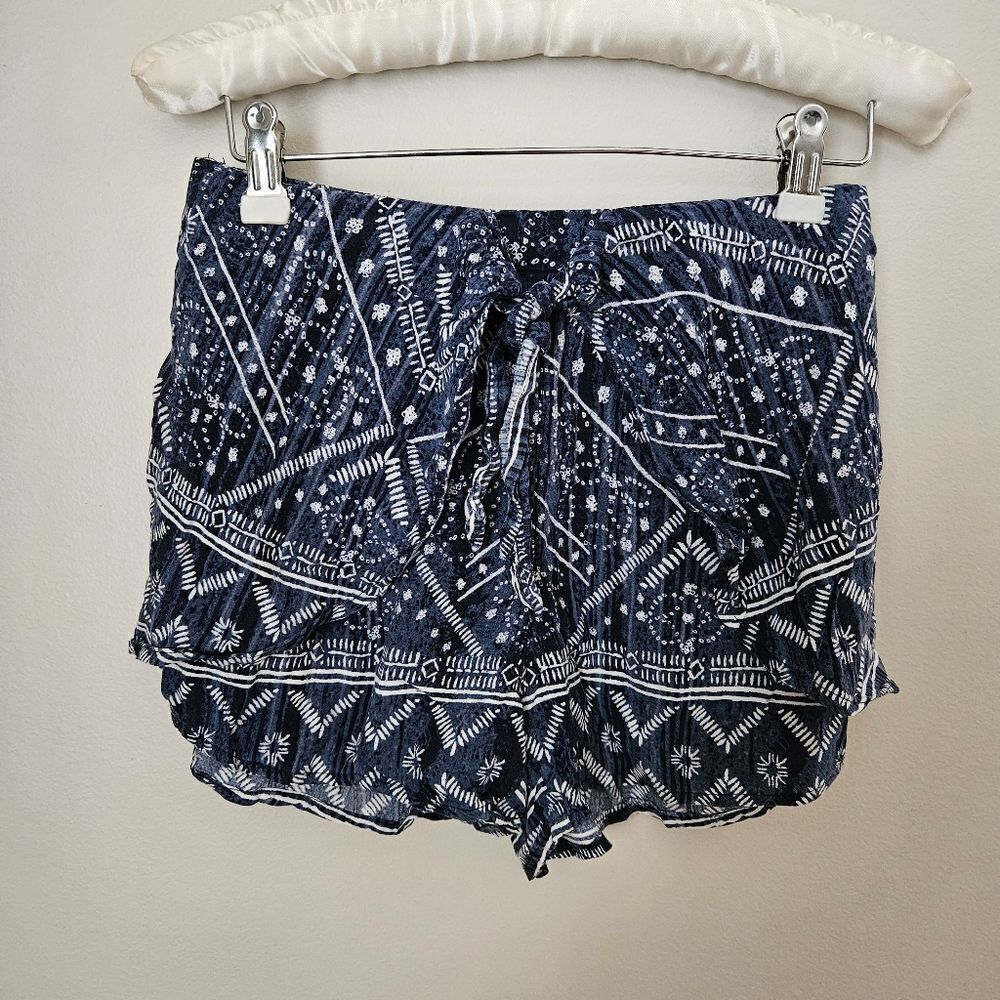 Abercrombie & Fitch Shorts Faux Wrap Tie Blue White Patterned Stretch Casual